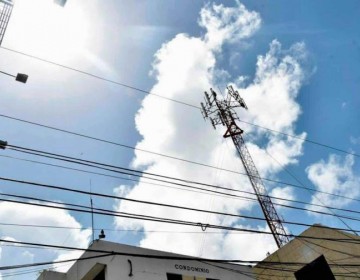 Disturbio tropical deja a miles de hogares sin electricidad