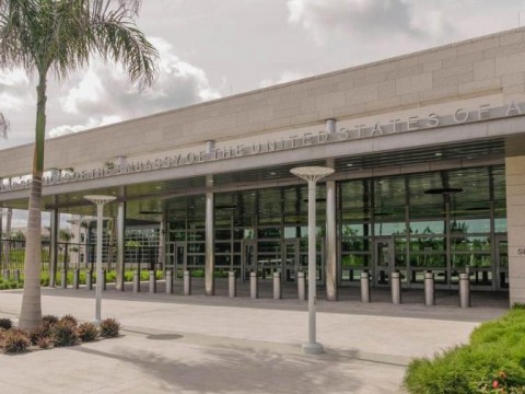 Embajada EEUU recuerda existencia de ley que protege menores en solicitudes de residencia