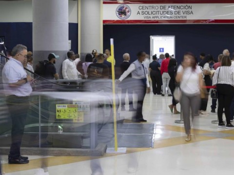 Retirar pasaporte con visado de EE.UU. en Sambil requiere cita, recuerda la embajada