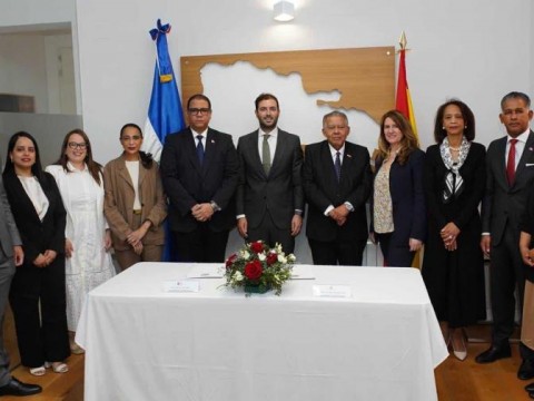 Embajada dominicana en Espa&ntilde;a firma acuerdos comerciales con entidades espa&ntilde;olas