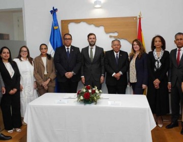 Embajada dominicana en Espa&ntilde;a firma acuerdos comerciales con entidades espa&ntilde;olas