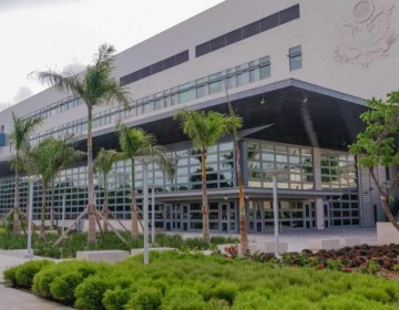 Apresan en la Embajada de EE.UU. a 22 deportistas dominicanos por presentar documentos falsos
