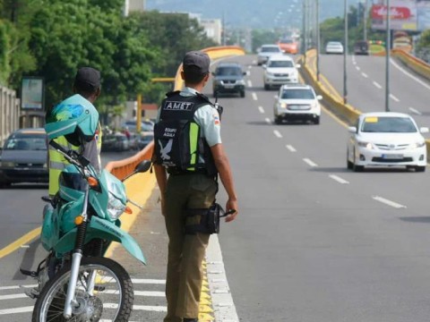 Sabes a qu&eacute; velocidad debes conducir en el Distrito Nacional?