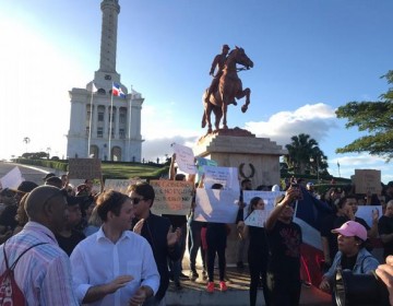 Santiagueros protestan exigiendo renuncia del pleno JCE
