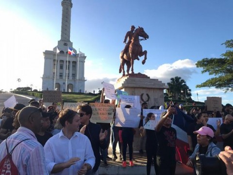 Santiagueros protestan exigiendo renuncia del pleno JCE