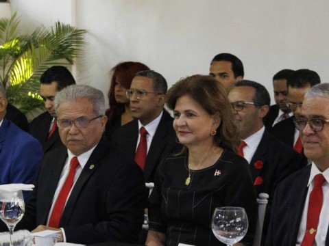 En sus seis gestiones al frente del CMD, Waldo Ariel Suero ha logrado aumentos para los m&eacute;dicos