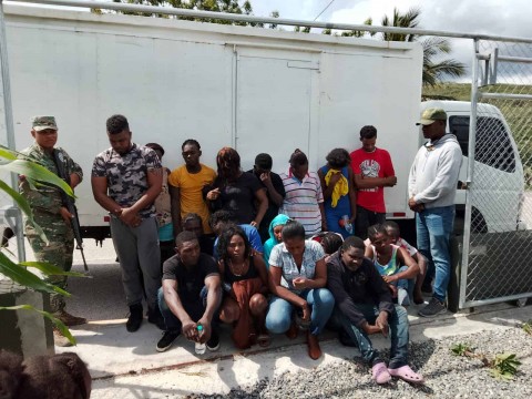 Jugando con fuego: encuentran 18 inmigrantes indocumentados en San Juan dentro de un cami&oacute;n cerrado