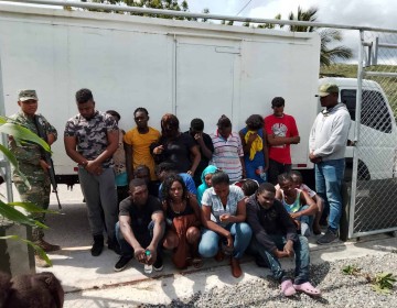 Jugando con fuego: encuentran 18 inmigrantes indocumentados en San Juan dentro de un cami&oacute;n cerrado