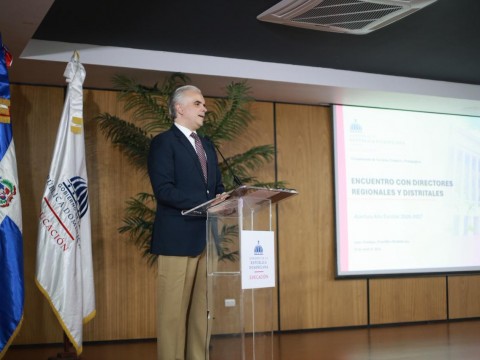 Luis Miguel De Camps encabeza encuentro con directores regionales y distritales para impulsar preparativos del inicio del a&ntilde;o escolar 2026-2027