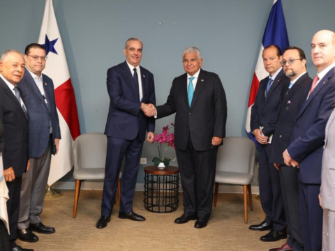  Presidente Abinader sostiene encuentro con l&iacute;deres empresariales paname&ntilde;os para ampliar oportunidades de inversi&oacute;n