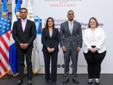Ministro Santos destaca el inter&eacute;s del Gobierno en la implementaci&oacute;n de la energ&iacute;a nuclear en el sistema el&eacute;ctrico nacional