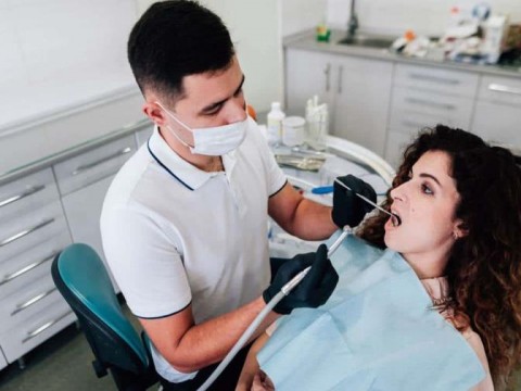 Estudio revela las enfermedades ocupacionales que m&aacute;s afectan a los dentistas