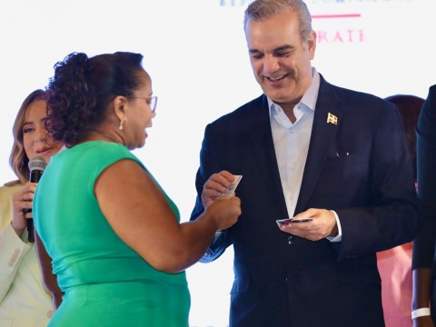 Presidente Abinader resalta pobreza sigue reduci&eacute;ndose de manera consistente en el pa&iacute;s