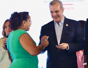 Presidente Abinader resalta pobreza sigue reduci&eacute;ndose de manera consistente en el pa&iacute;s