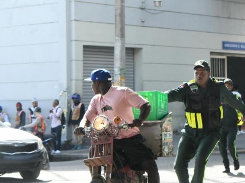 Agentes de la Digesett persiguen a delivery