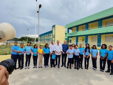 Presidente Luis Abinader y ministro Luis Miguel De Camps inauguran polit&eacute;cnico en Navarrete que beneficiar&aacute; a m&aacute;s de 800 estudiantes