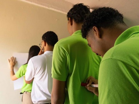 Maestros que conquistan la era digital: innovaci&oacute;n en las aulas
