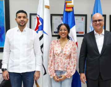 Estudiante Aeroespacial recibe apoyo del IDAC y el Ministerio de la Juventud