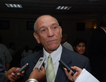 Rafael Calder&oacute;n cuestiona sentencia del TC sobre FFAA y PN; exige respeto a la Constituci&oacute;n