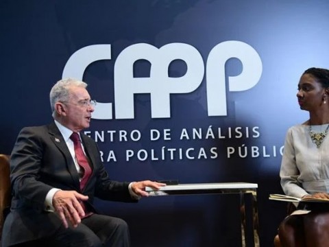 Uribe: La socialdemocracia europea no es destructora, el socialismo del siglo XXI, s&iacute;