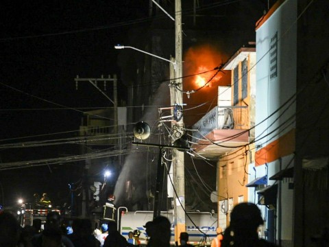 Fuego se intensifica en zona de explosi&oacute;n en San Crist&oacute;bal