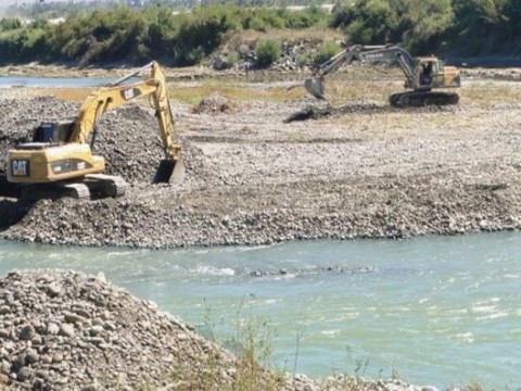 Senpa realiza operativo para enfrentar extracci&oacute;n de materiales de r&iacute;os y tala de &aacute;rboles
