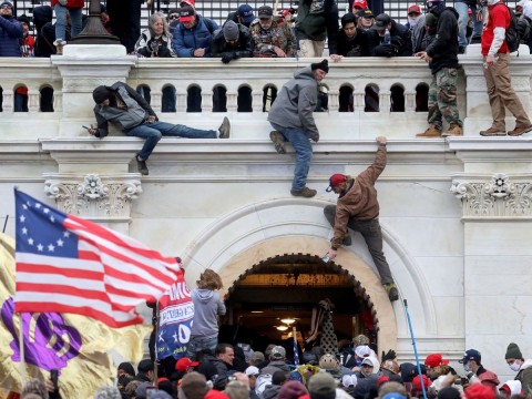 El comit&eacute; que investiga el asalto al Capitolio cita a declarar a tres personas m&aacute;s del entorno de Trump