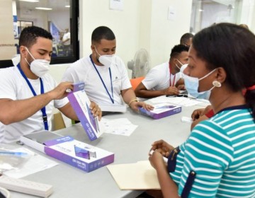 Entregan 55 mil equipos tecnol&oacute;gicos a estudiantes de San Pedro