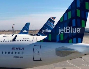 Falla en el compartimiento de carga provoc&oacute; aterrizaje de emergencia en el avi&oacute;n donde viajaba la actriz Cheddy Garc&iacute;a