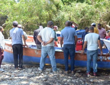 Marina, Defensa Civil y pescadores trabajan en la b&uacute;squeda de n&aacute;ufragos de Cabrera