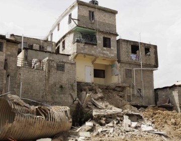 En Guajim&iacute;a no se duerme luego que se desplomara parte de una vivienda el domingo