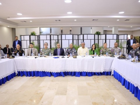 Faride Raful participa en reuni&oacute;n de Seguridad Ciudadana en la Polic&iacute;a