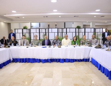 Faride Raful participa en reuni&oacute;n de Seguridad Ciudadana en la Polic&iacute;a