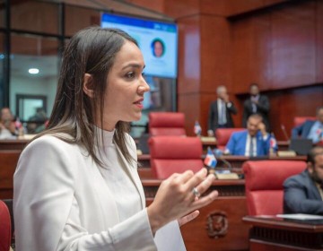 Faride Raful &ldquo; Invit&oacute; a los dirigentes del partido morado a dejar que la Procuradur&iacute;a trabaje