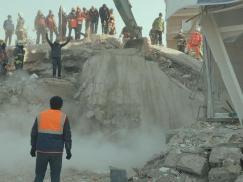 Un terremoto provoca escenas de p&aacute;nico con m&aacute;s de 20 heridos en el este de Turqu&iacute;a
