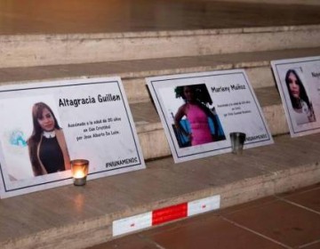 Feministas realizan plant&oacute;n contra la violencia de g&eacute;nero frente a la PGR