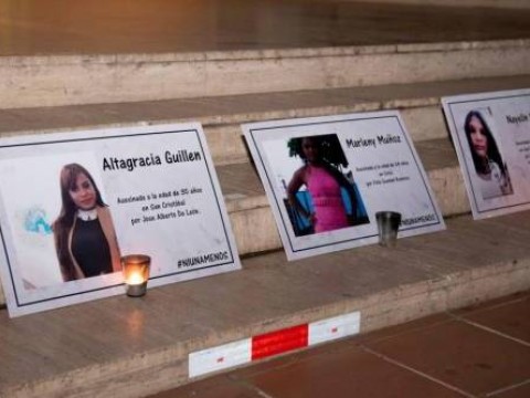Feministas realizan plant&oacute;n contra la violencia de g&eacute;nero frente a la PGR