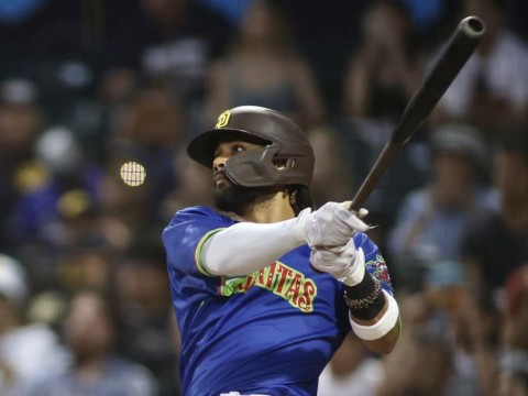 Tatis dispara tres jonrones y empuja ocho carreras