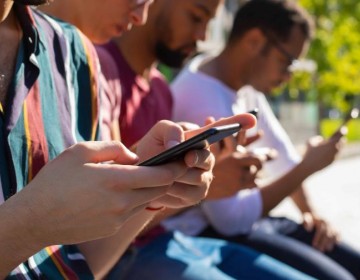 Finlandia restringe el uso de tel&eacute;fonos m&oacute;viles en las escuelas