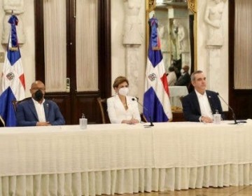 Presidente Abinader firma contrato de explotaci&oacute;n de Hidrocarburos en SPM 