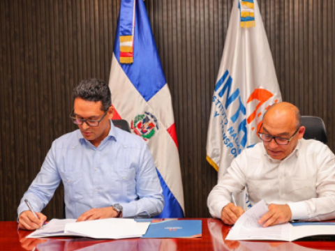 Entidades firman convenio para la implementaci&oacute;n de paradas de motociclistas