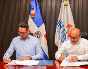Entidades firman convenio para la implementaci&oacute;n de paradas de motociclistas