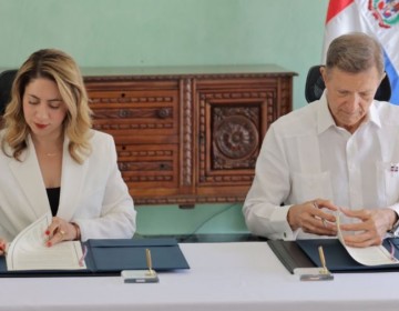 Mirex y Sup&eacute;rate firman convenio para asistir a dominicanos v&iacute;ctimas de trata en el exterior