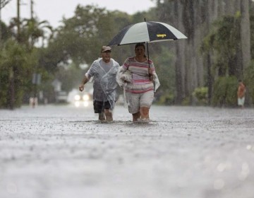 Tras una inusual emergencia por inundaciones, Florida se prepara para m&aacute;s aguaceros