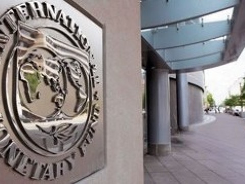 El FMI actualiza perspectivas de crecimiento en un mundo golpeado por la imparable pandemia