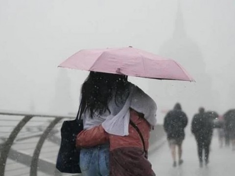 Despu&eacute;s de mucho calor, ahora es lluvia en Francia y en RU