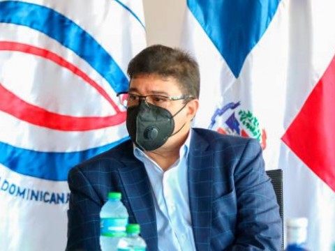 Ministro de Deportes denuncia existencia de &ldquo;nominillas&rdquo; en esa instituci&oacute;n