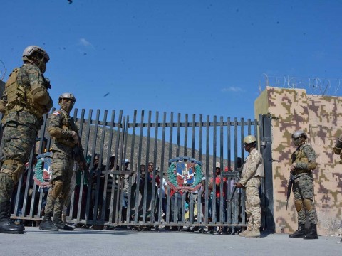 Refuerzan la frontera para asegurar se cumpla el toque de queda