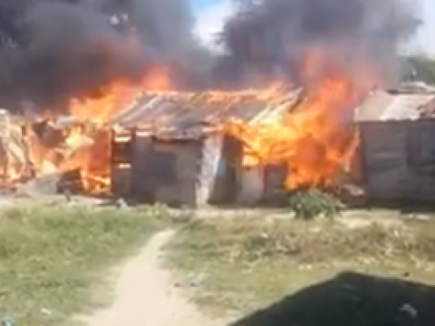 Incendio reduce a cenizas seis viviendas en Mao
