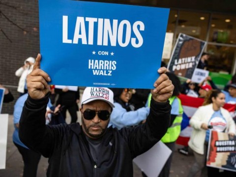 "&iexcl;Fuera!": latinos protestan contra Trump en Pensilvania tras comentarios sobre Puerto Rico